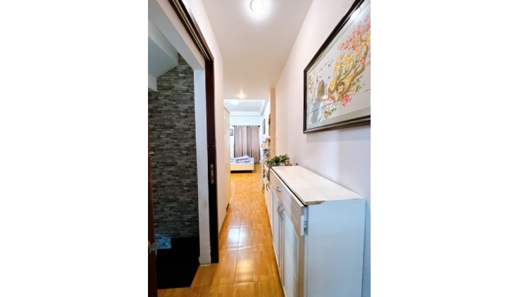 Mặt tiền đường số Vĩnh hội Q,4
5,1 x. 19 m có  50 triệu m
